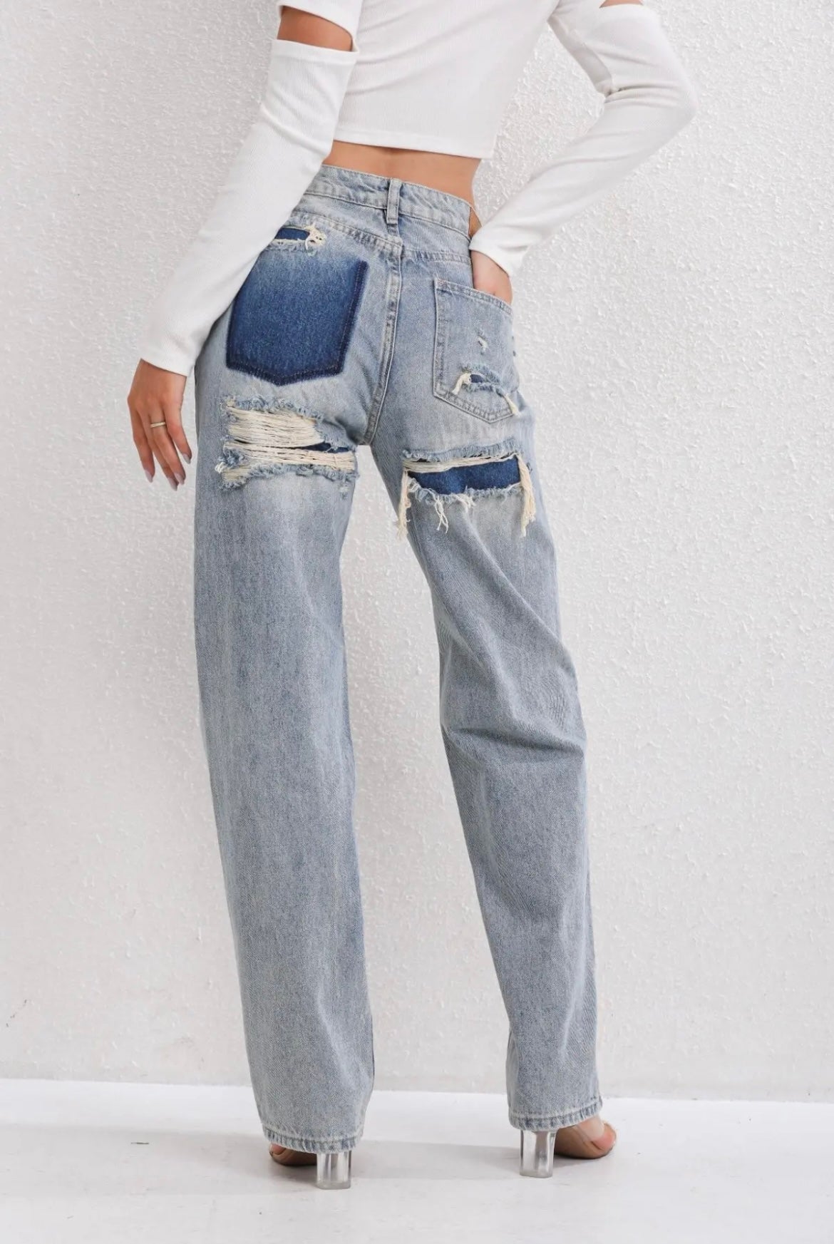 RIPPED | STRAIGHT LEG JEANS